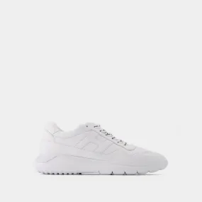 Interactive3 Allacciato Pelle Sneakers in White Leather